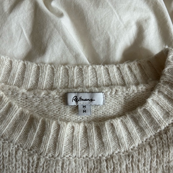 Beautiful Design Knit Sweater - Picture 4 of 4